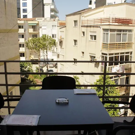 Appartement House, Qerret *
