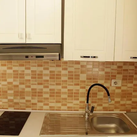 Appartement House, Qerret *