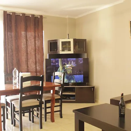 Appartement House, Qerret *