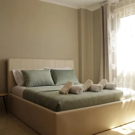 Appartement House, Qerret *